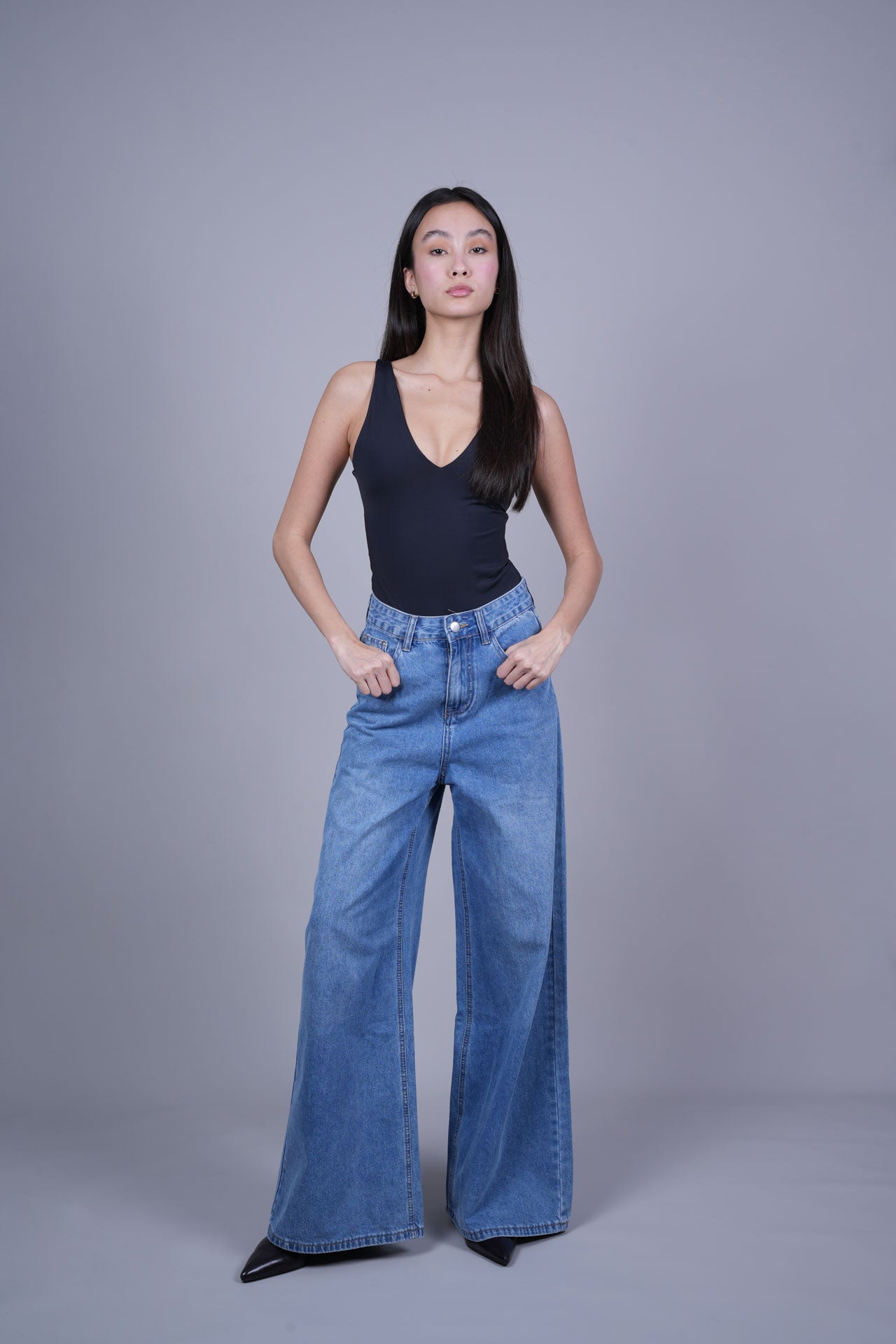 WIDE-LEG DENIM JEANS