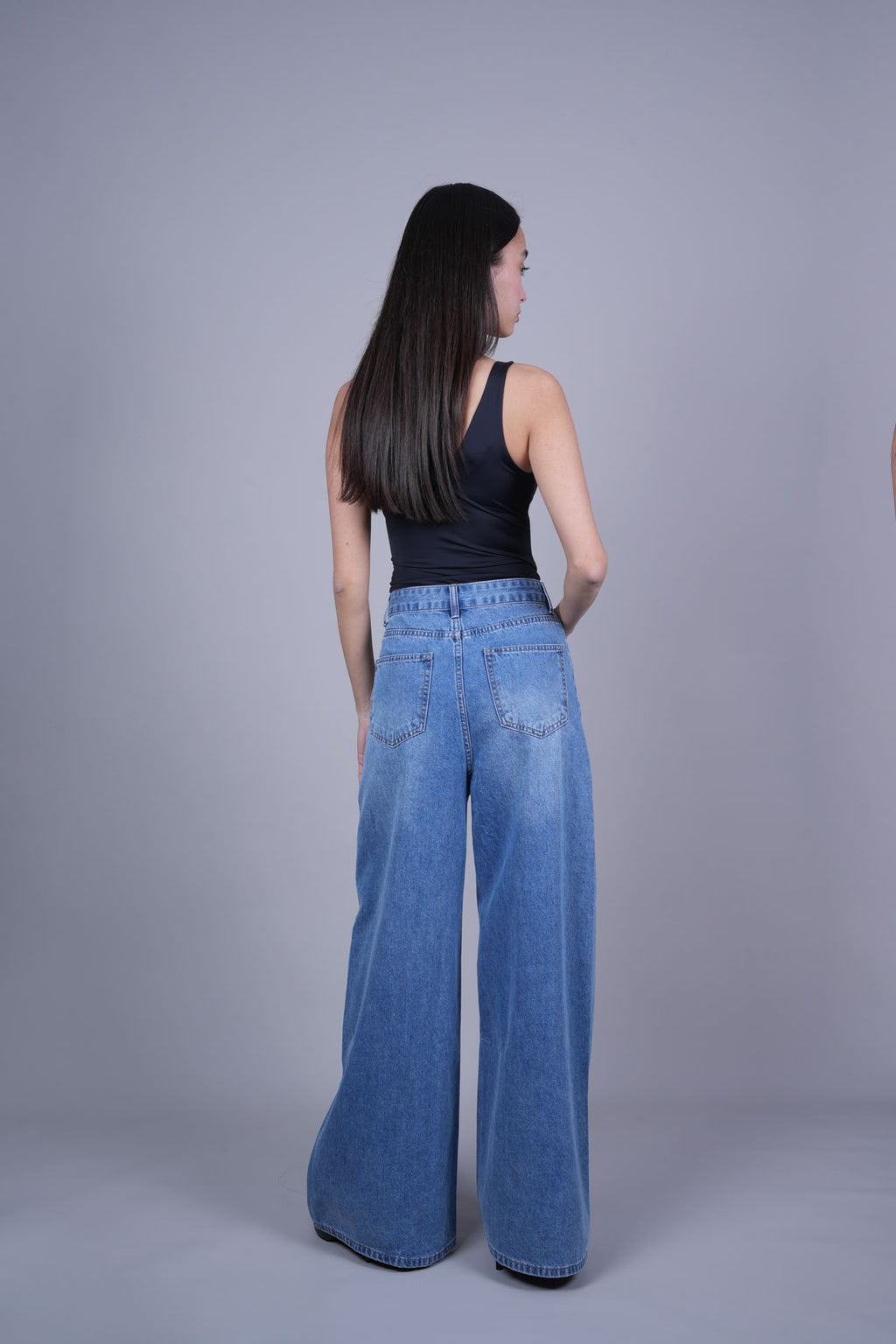 WIDE-LEG DENIM JEANS