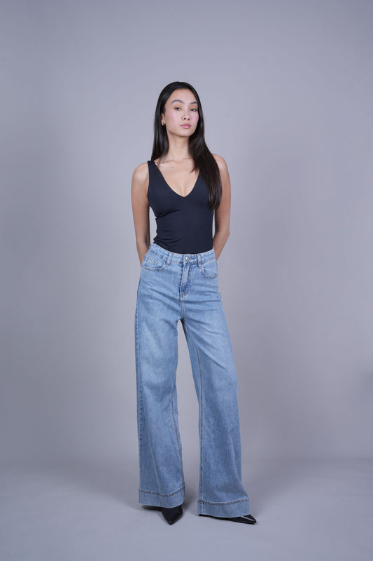 RELAXED FIT WIDE-LEG JEANS