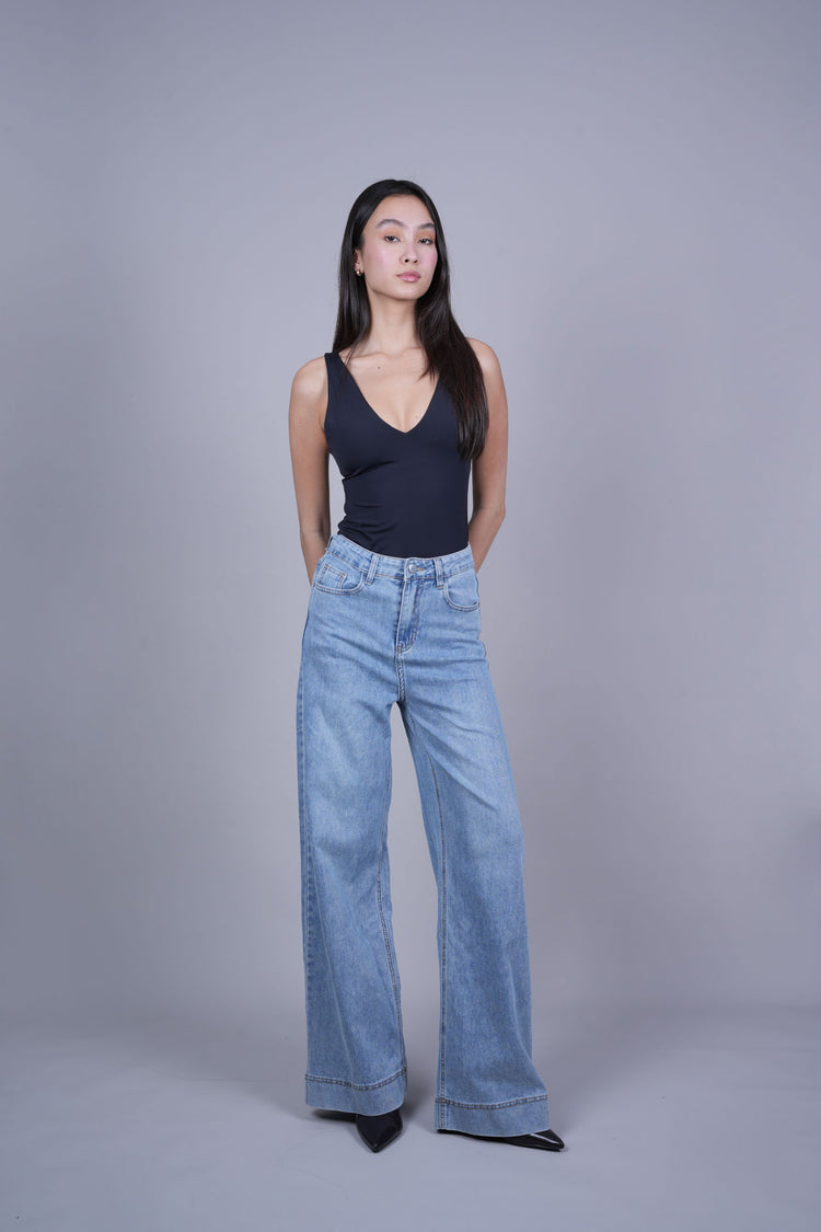 RELAXED FIT WIDE-LEG JEANS