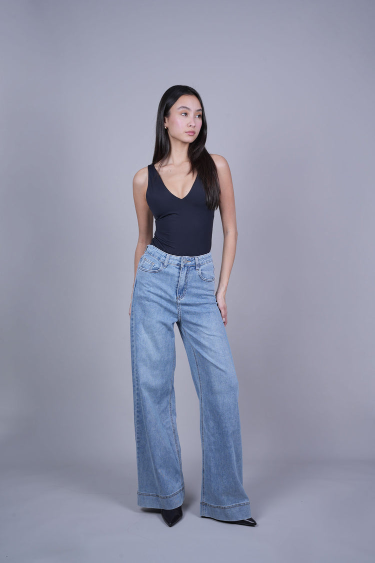 RELAXED FIT WIDE-LEG JEANS