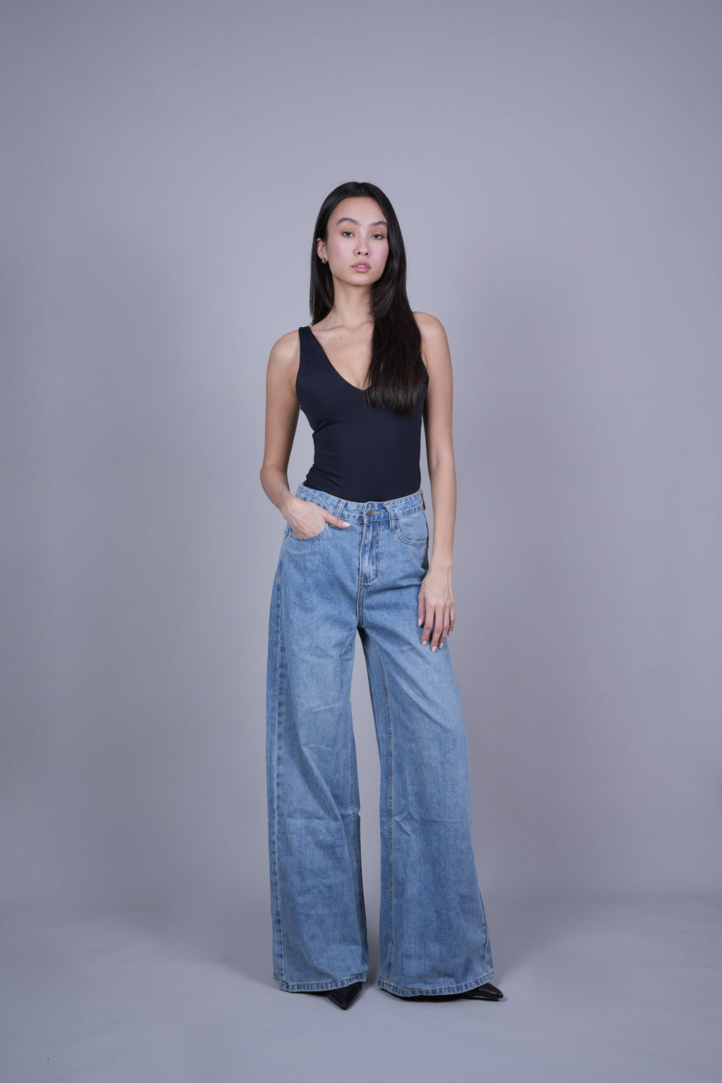 LIGHT WASH WIDE FIT JEANS
