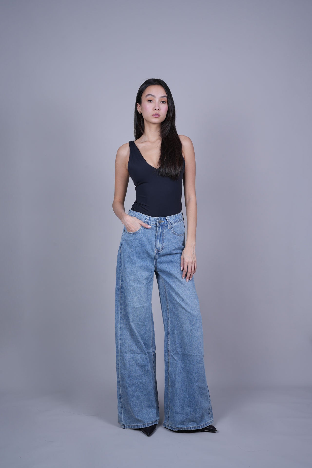 LIGHT WASH WIDE FIT JEANS