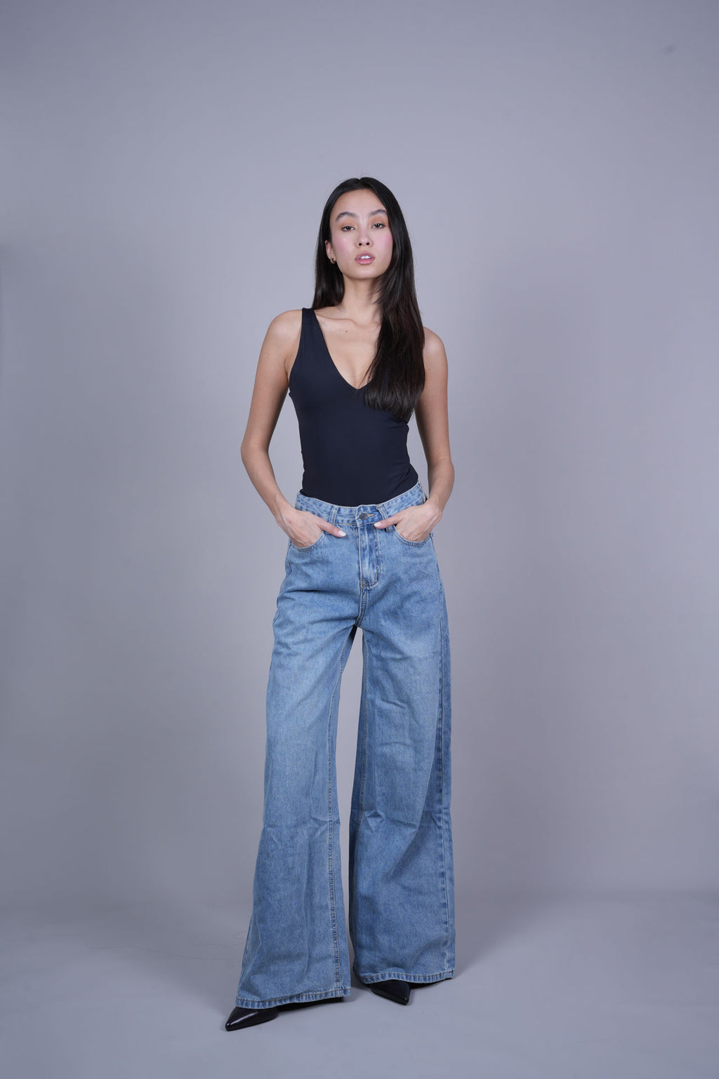 LIGHT WASH WIDE FIT JEANS