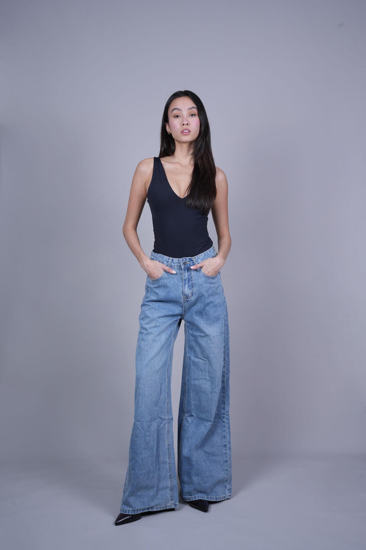 LIGHT WASH WIDE FIT JEANS