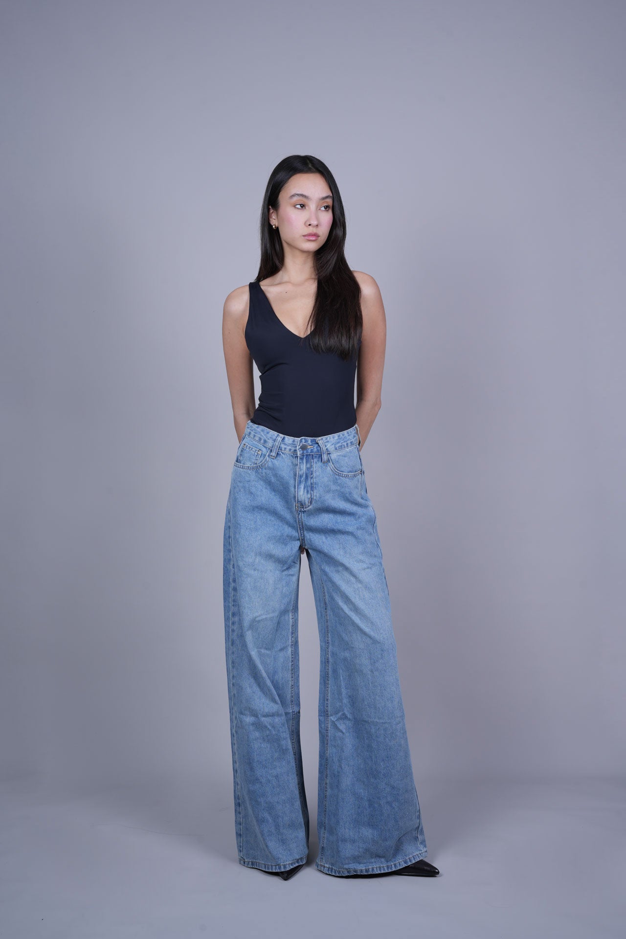 LIGHT WASH WIDE FIT JEANS