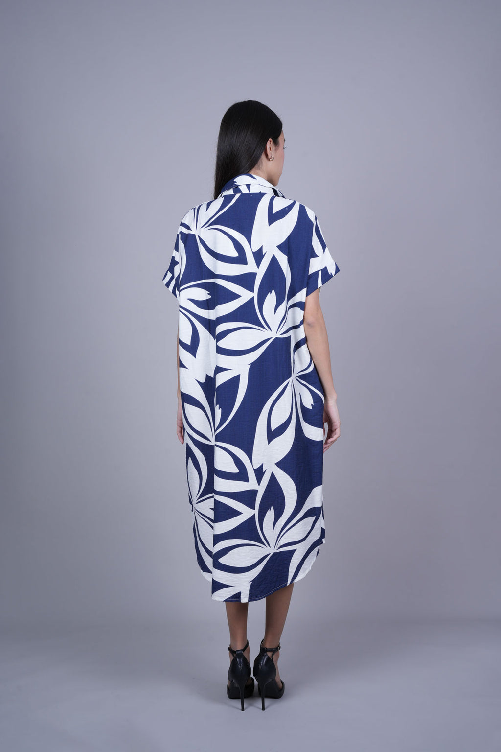RELAXED FIT COLLARED MIDI DRESS