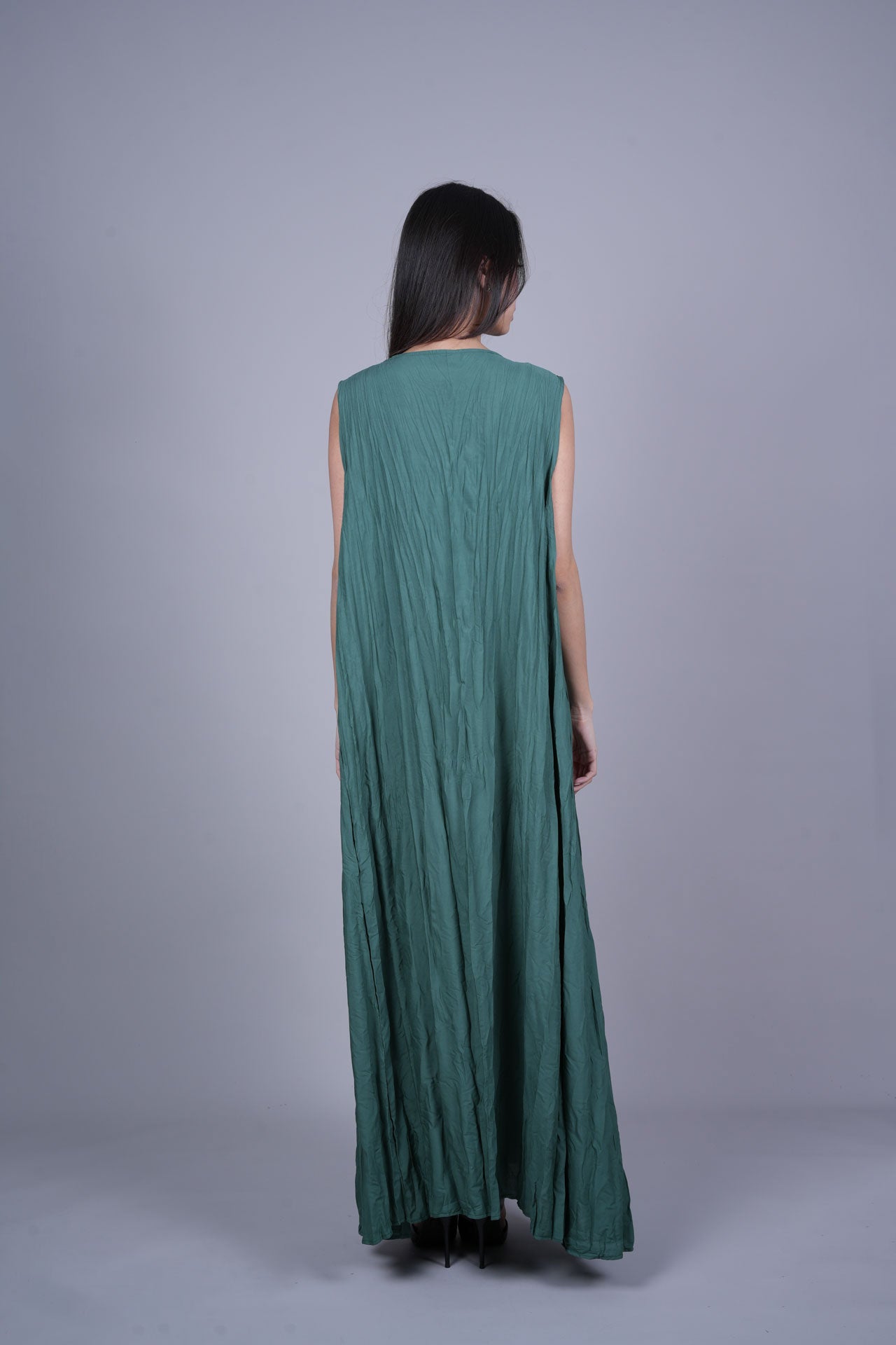 SLEEVELESS OVERSIZED MAXI DRESS