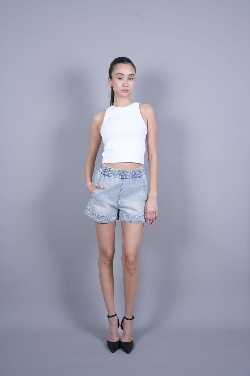 LIGHT WASH PULL-ON DENIM SHORTS