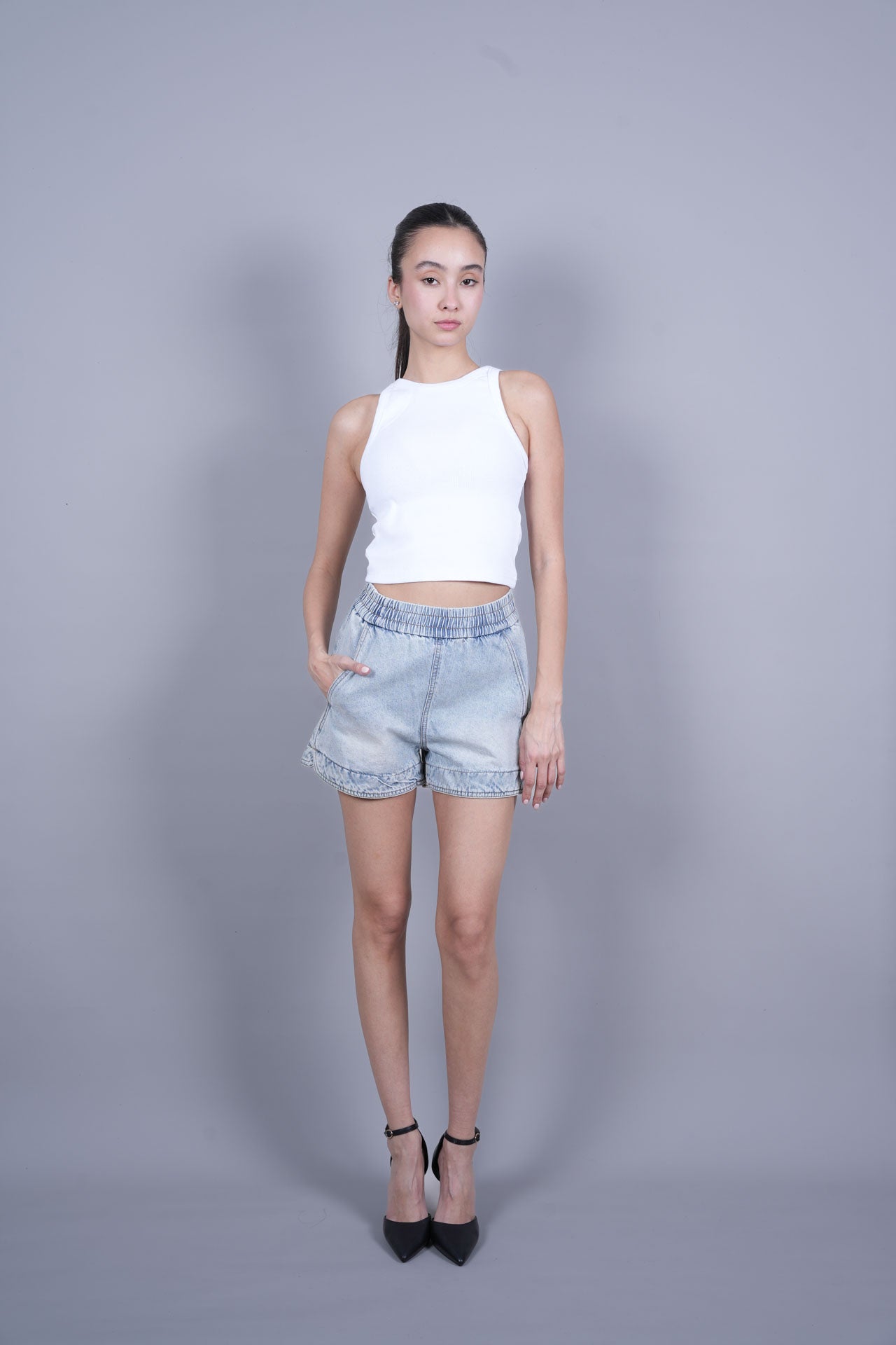 LIGHT WASH PULL-ON DENIM SHORTS