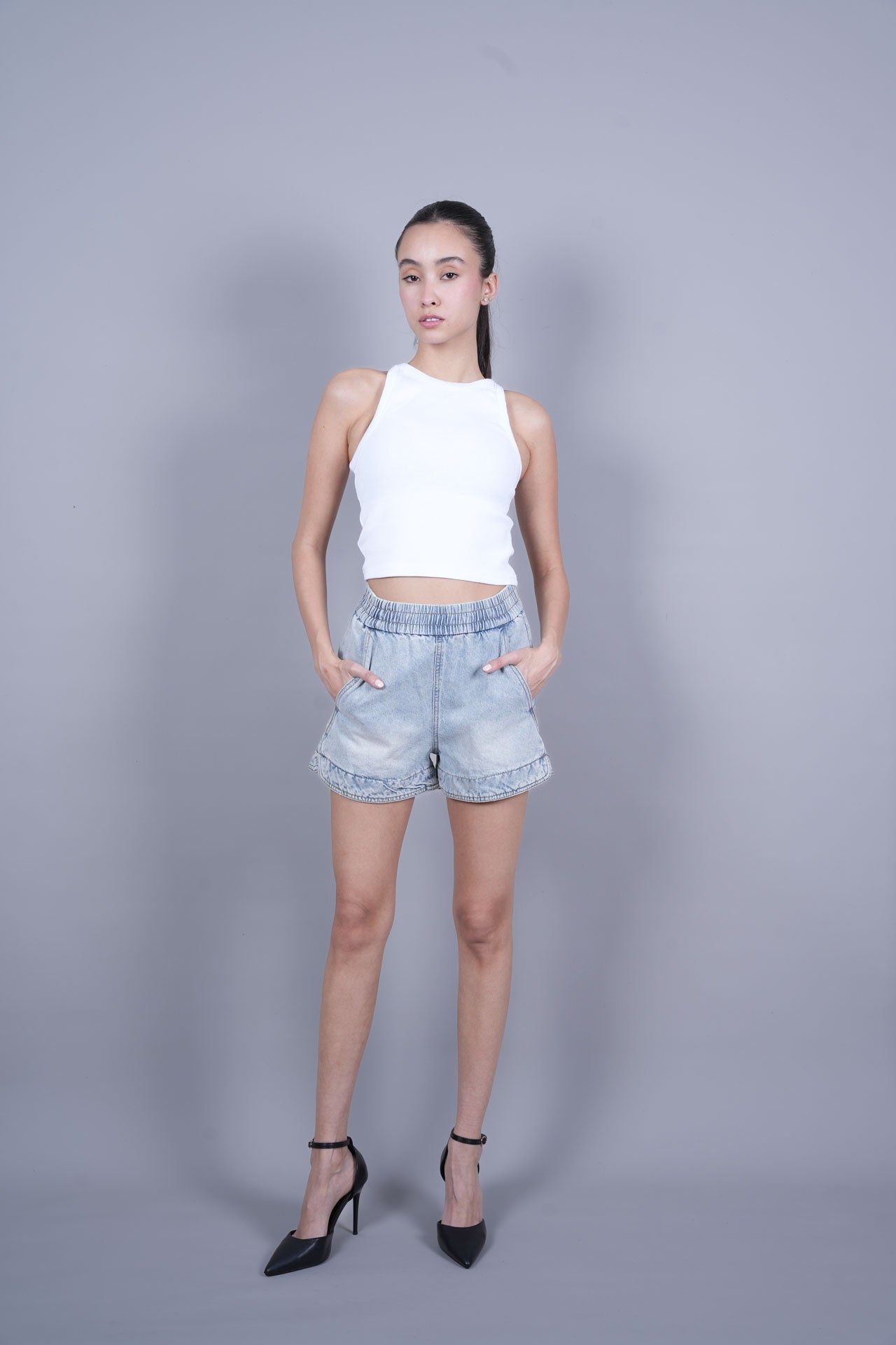 LIGHT WASH PULL-ON DENIM SHORTS