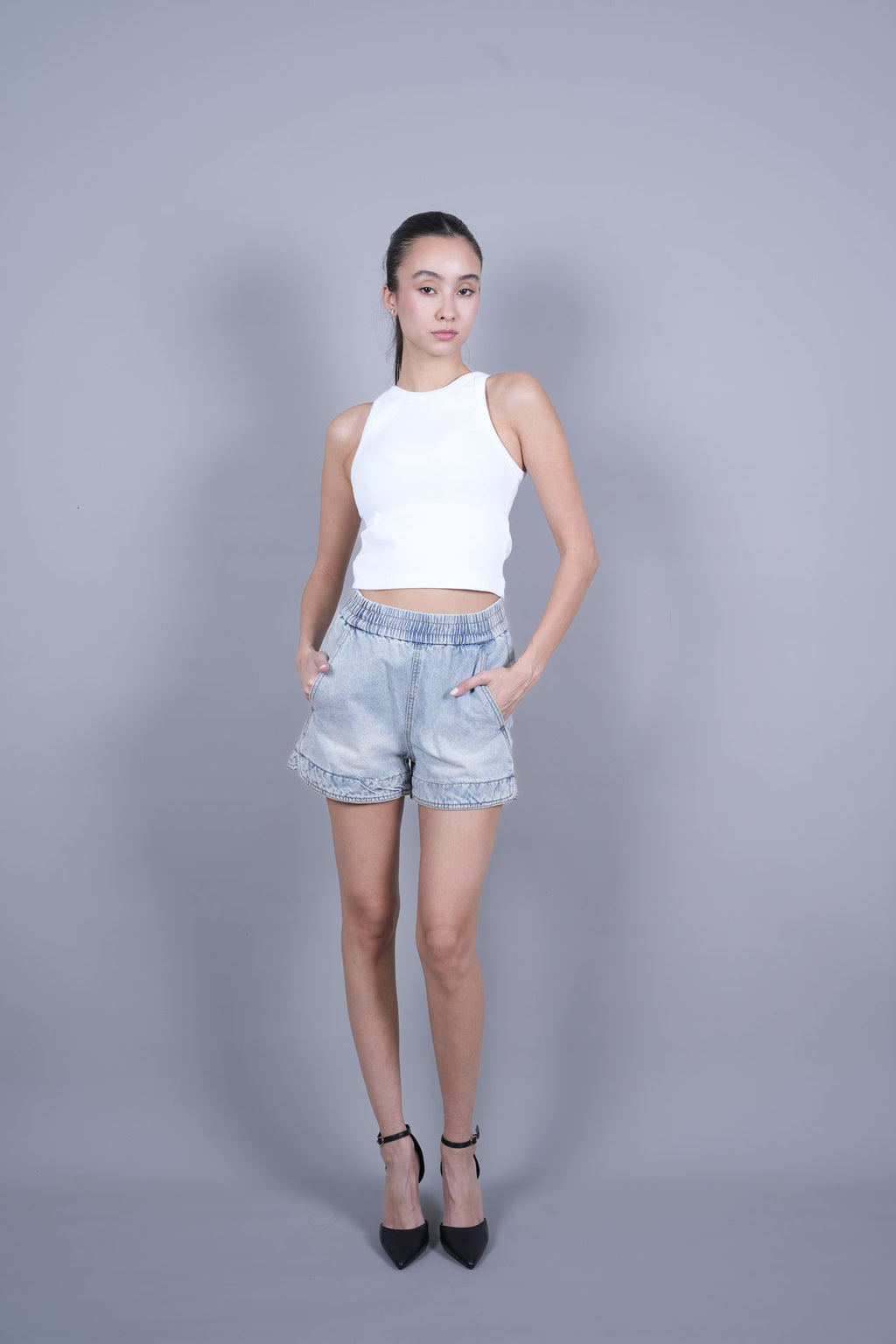 LIGHT WASH PULL-ON DENIM SHORTS