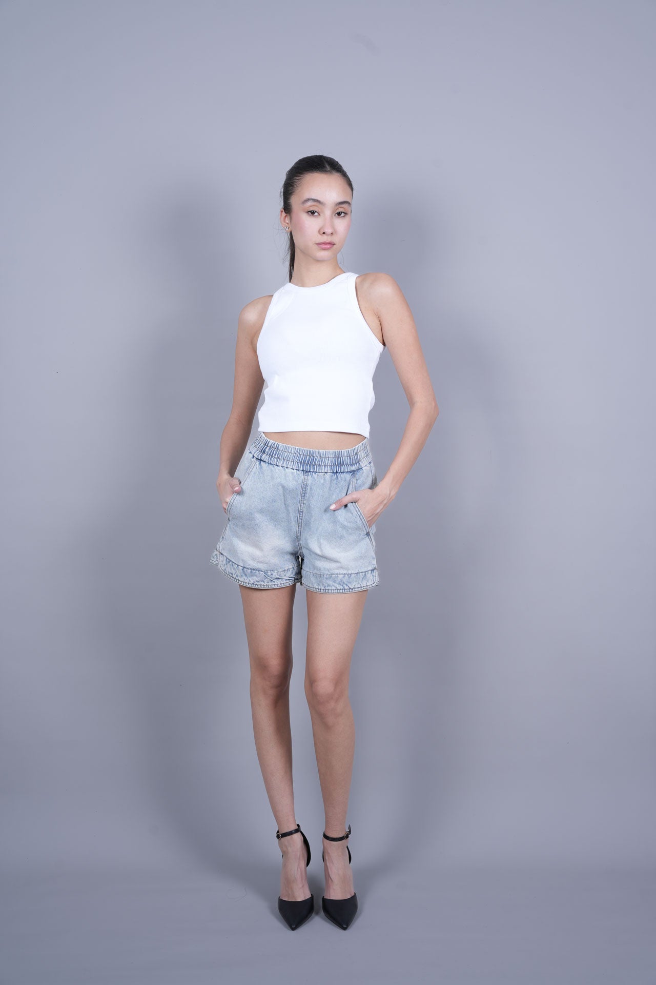 LIGHT WASH PULL-ON DENIM SHORTS