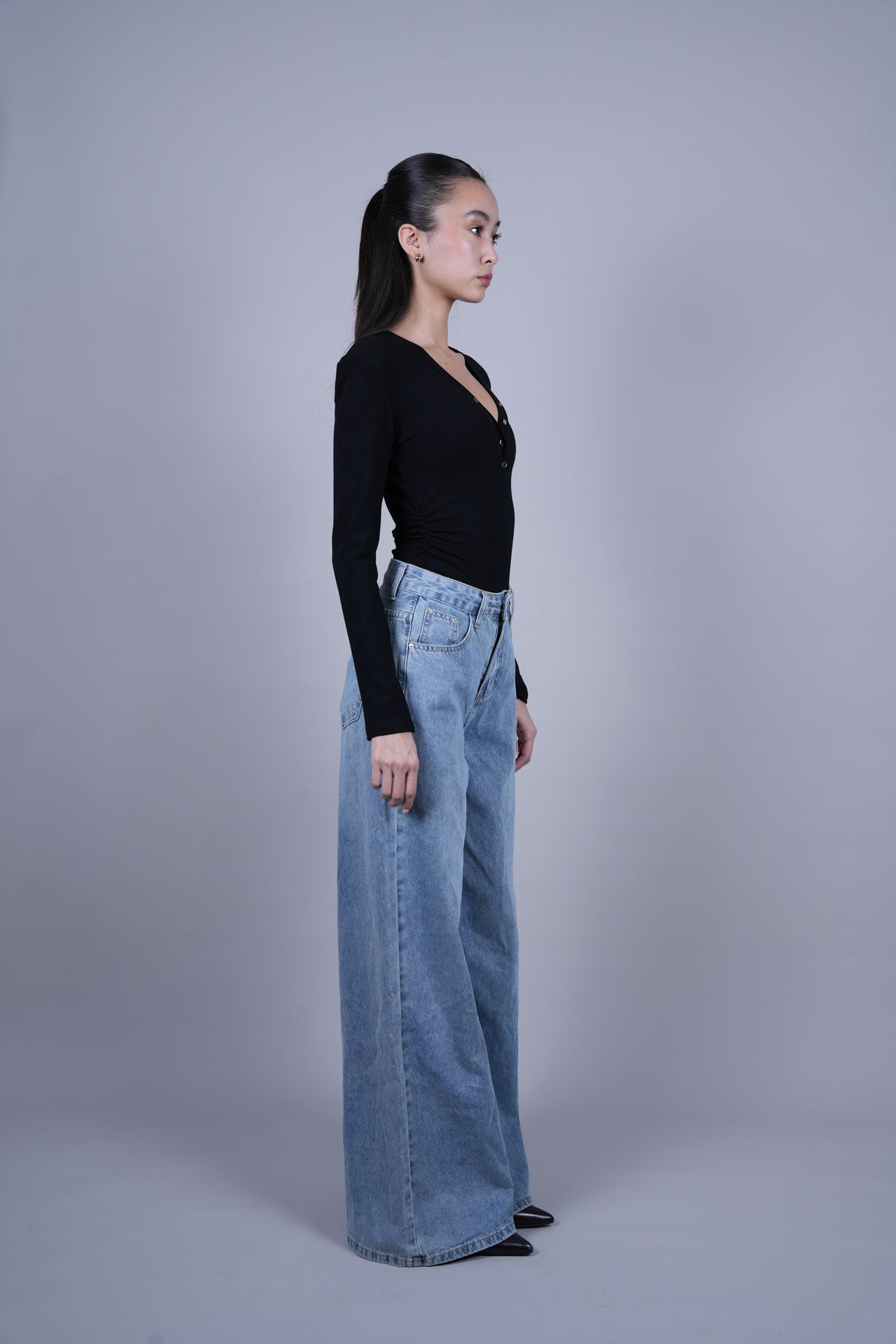 LIGHT WASH WIDE LEG DENIM JEANS