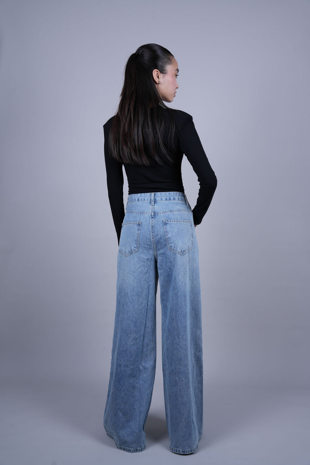 LIGHT WASH WIDE LEG DENIM JEANS