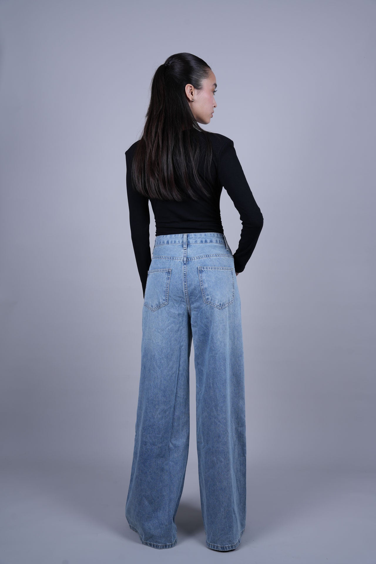 LIGHT WASH WIDE LEG DENIM JEANS