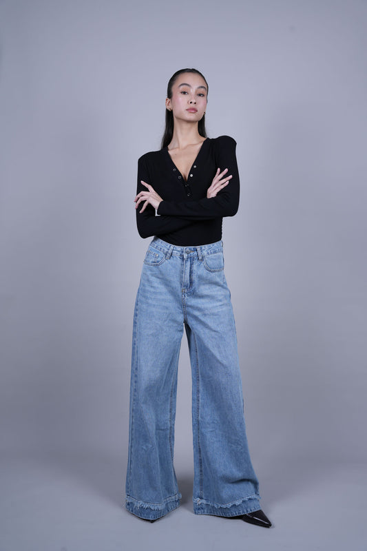 WIDE LEG FRAYED HEM JEANS