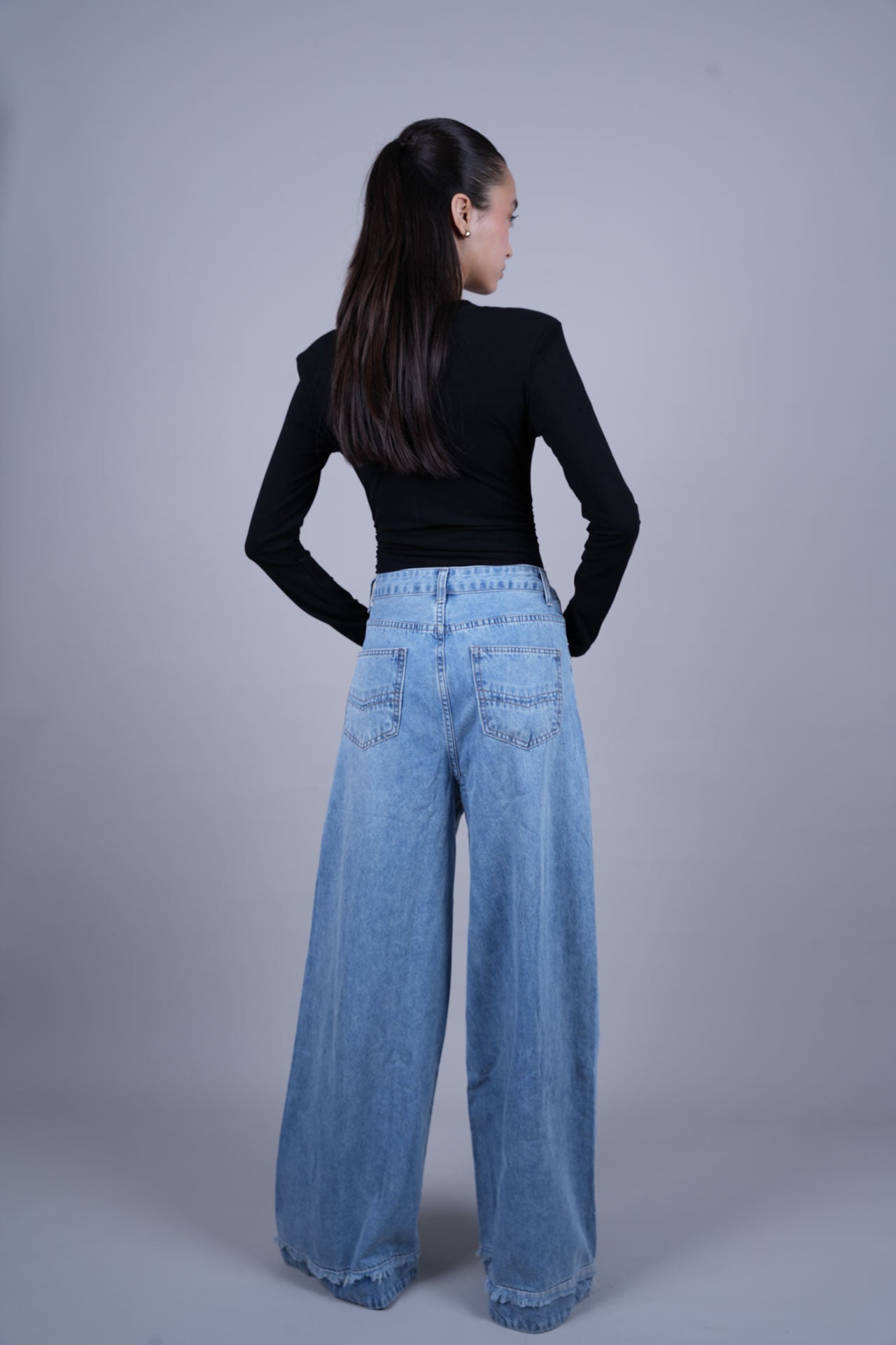 WIDE LEG FRAYED HEM JEANS