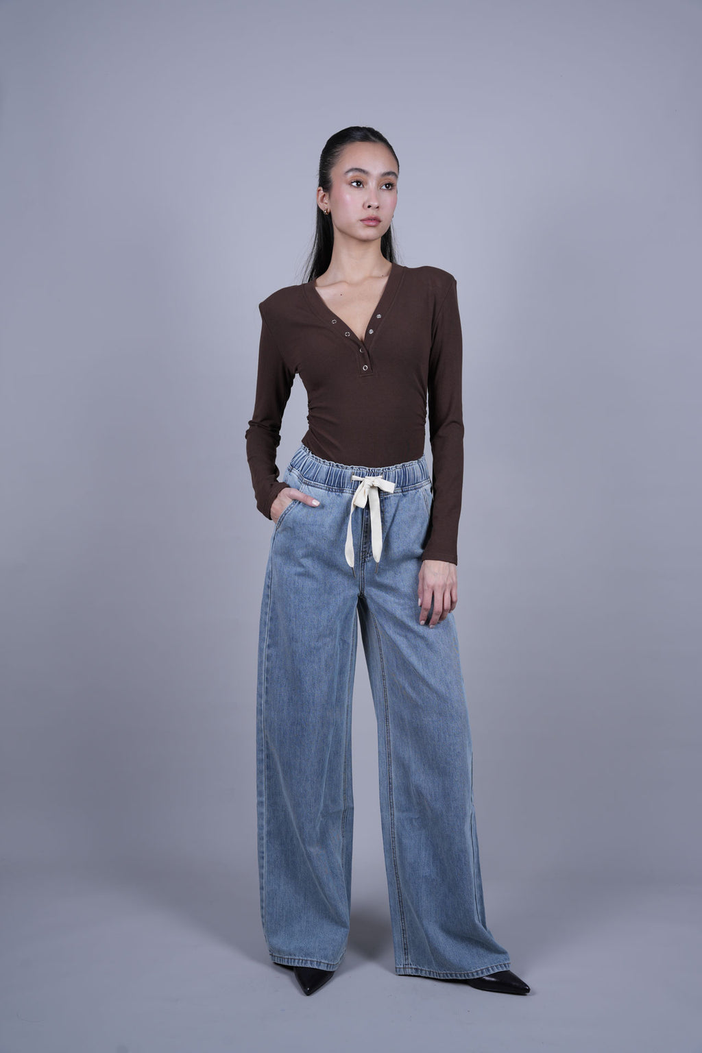 DRAWSTRING WIDE LEG DENIM JEANS – LIGHT WASH