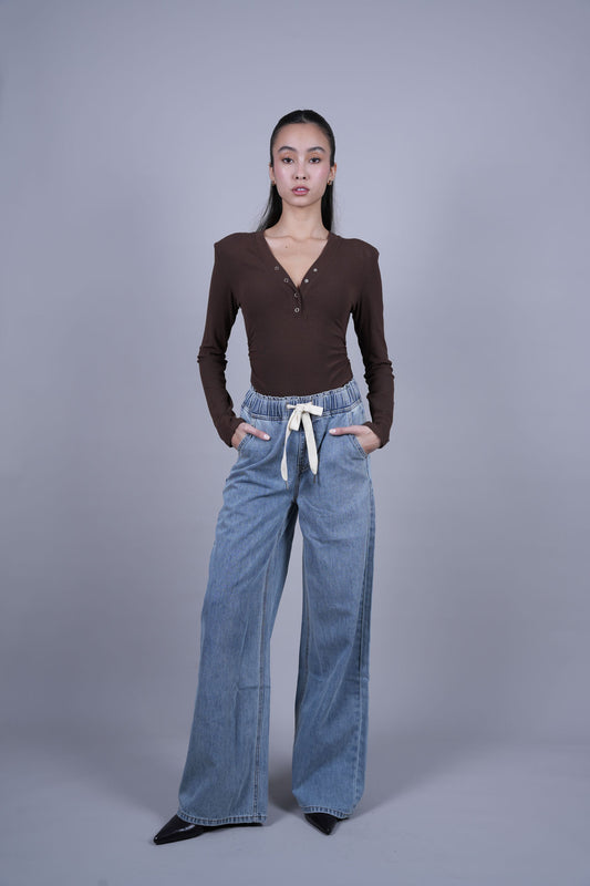 DRAWSTRING WIDE LEG DENIM JEANS – LIGHT WASH