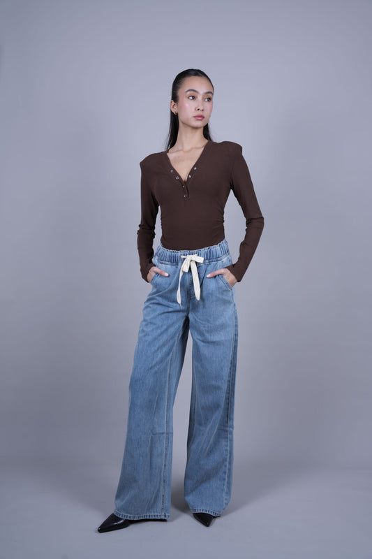 DRAWSTRING WIDE LEG DENIM JEANS – LIGHT WASH