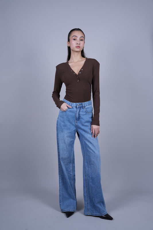 LIGHT WASH WIDE LEG JEANS