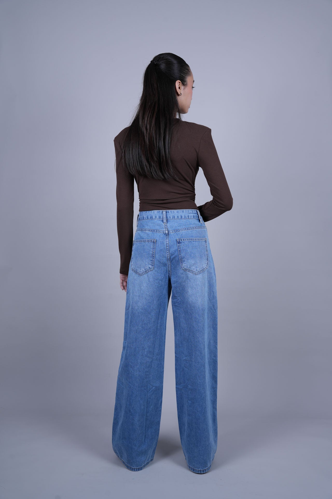 LIGHT WASH WIDE LEG JEANS