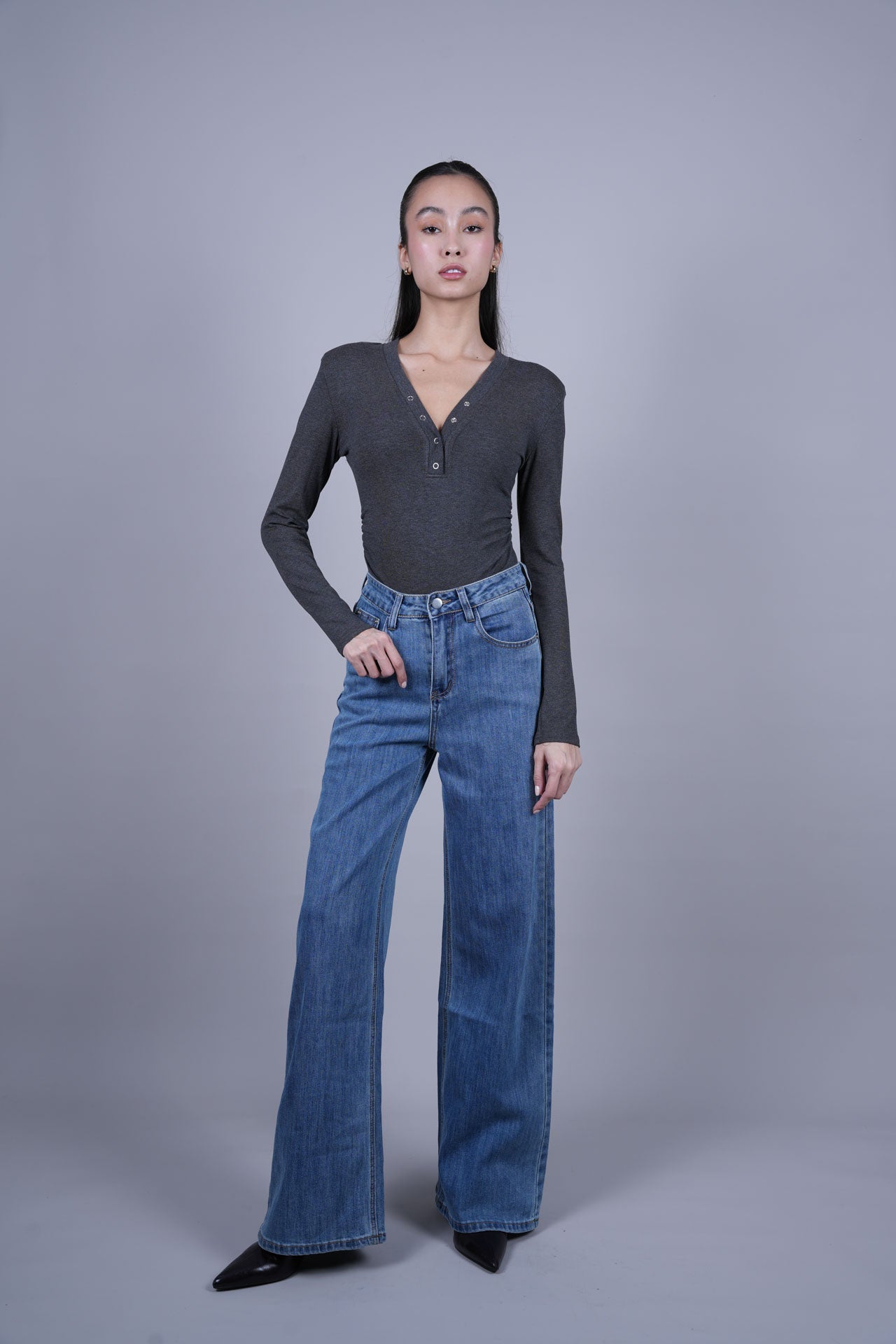 MID WASH WIDE LEG JEANS