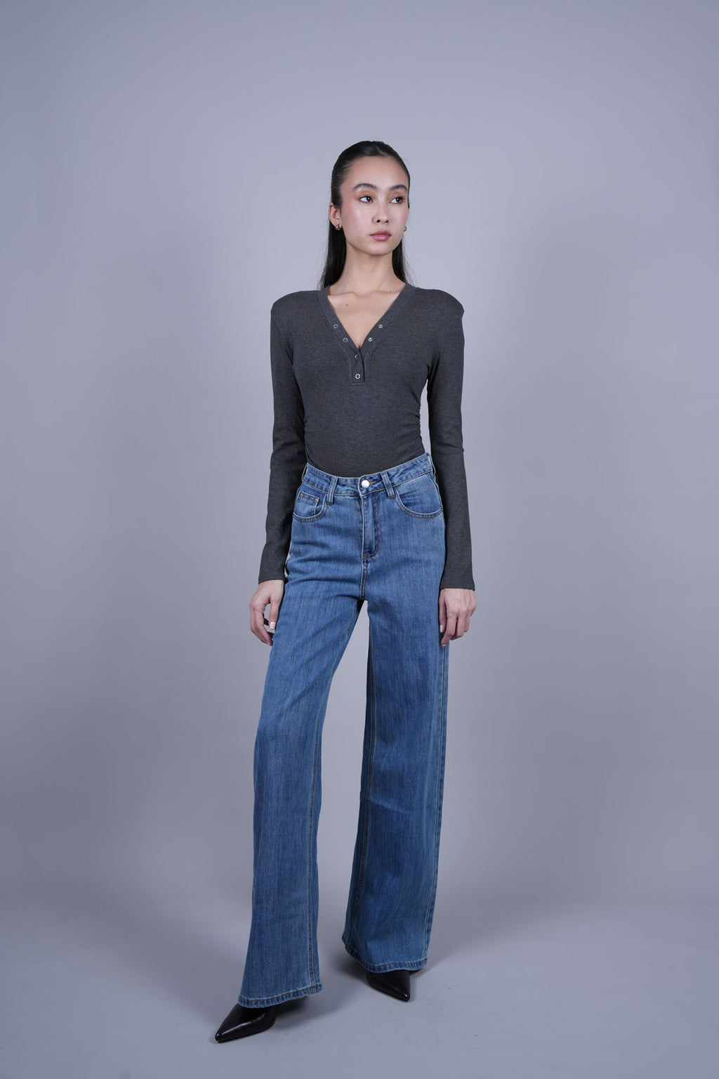 MID WASH WIDE LEG JEANS