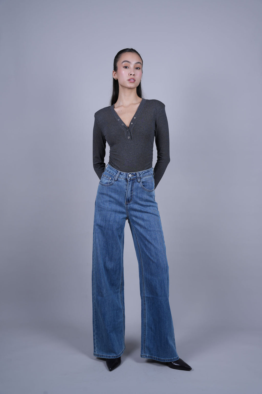 MID WASH WIDE LEG JEANS