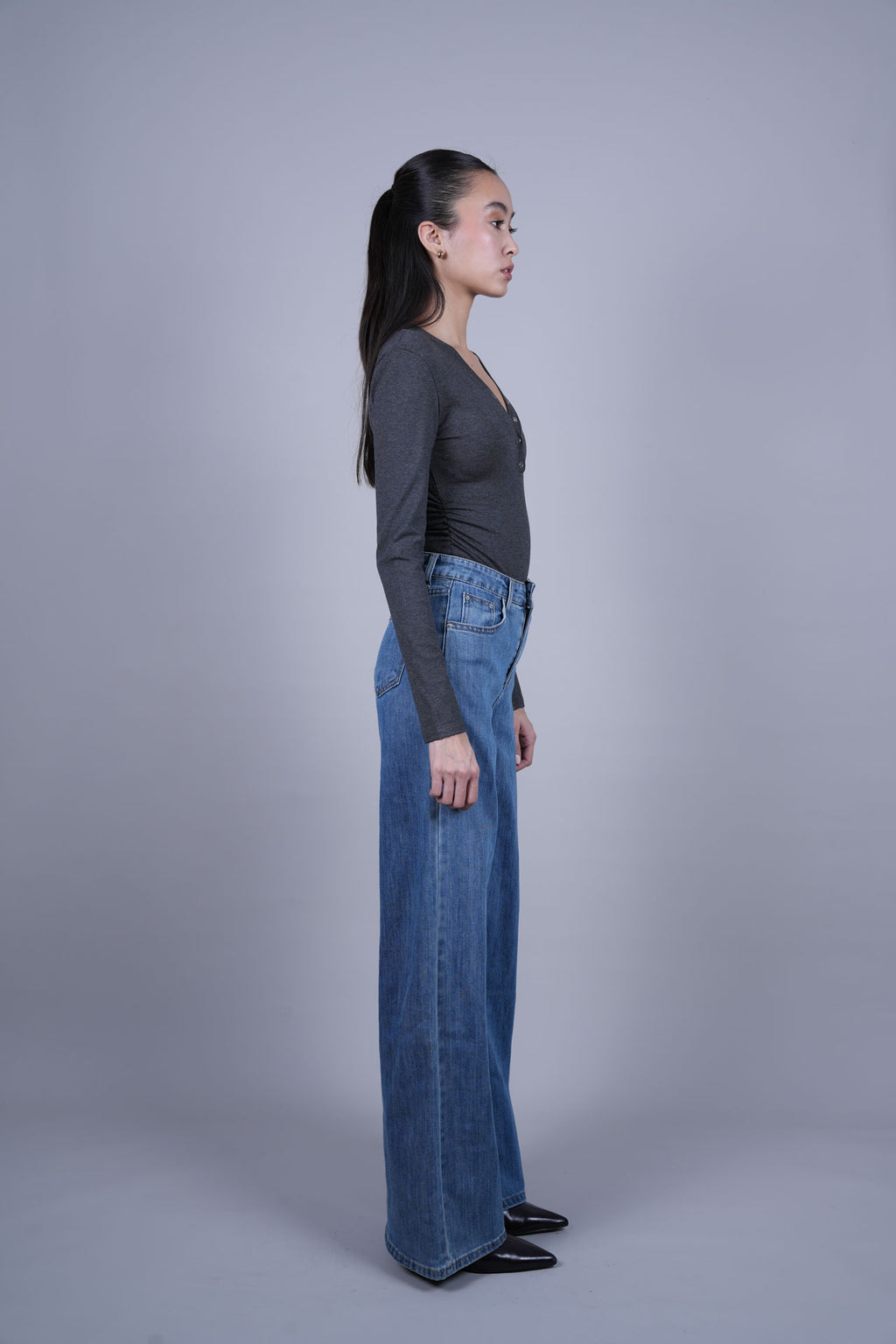 MID WASH WIDE LEG JEANS