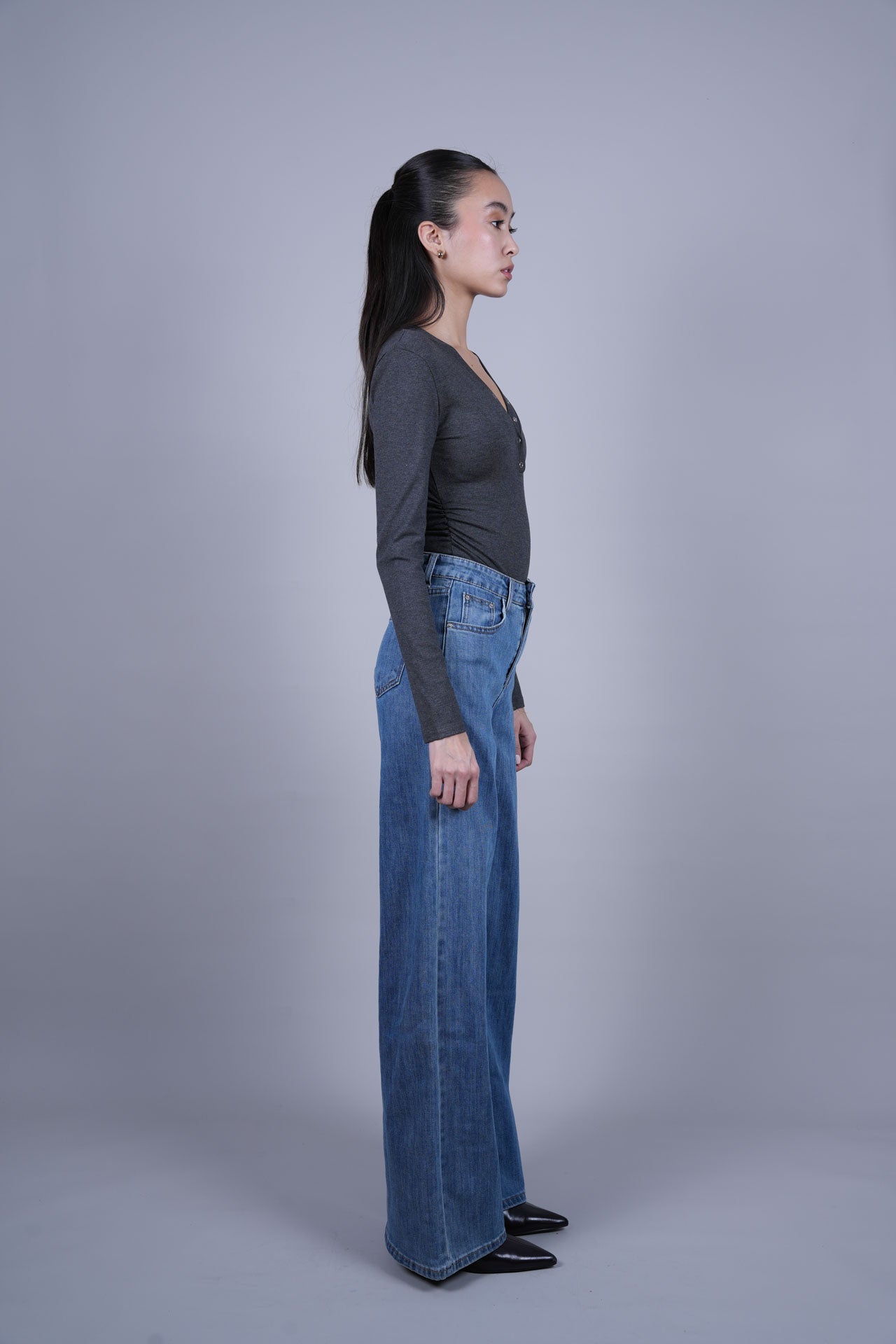 MID WASH WIDE LEG JEANS