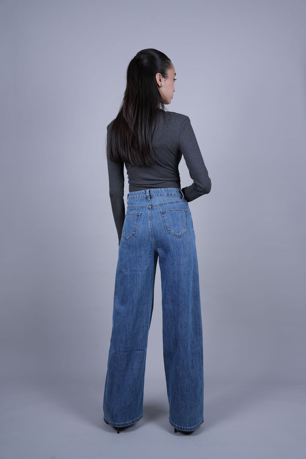 MID WASH WIDE LEG JEANS