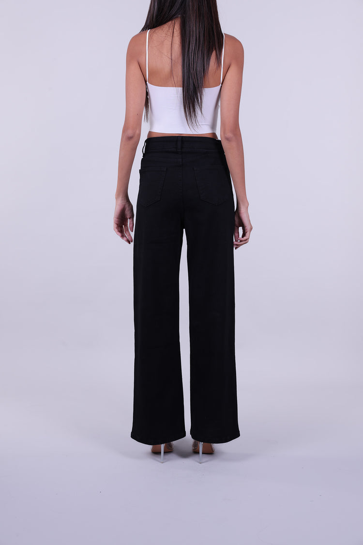 CLASSIC FIT STRAIGHT JEANS