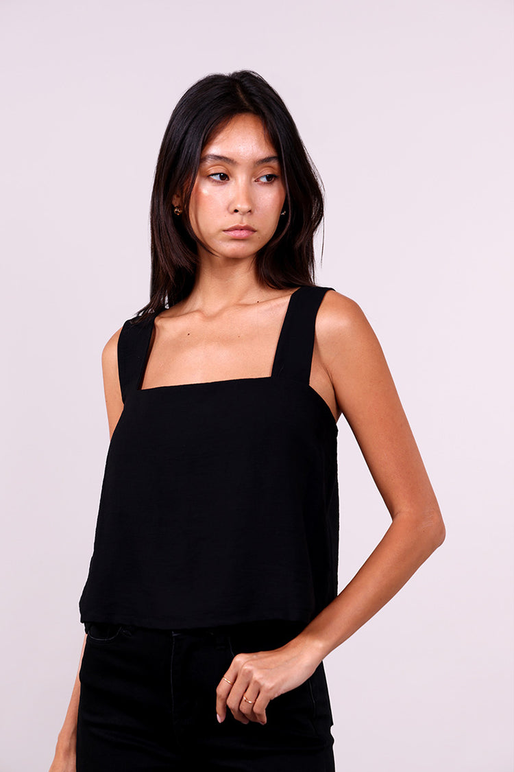 LINEN SQUARED-NECK TOP