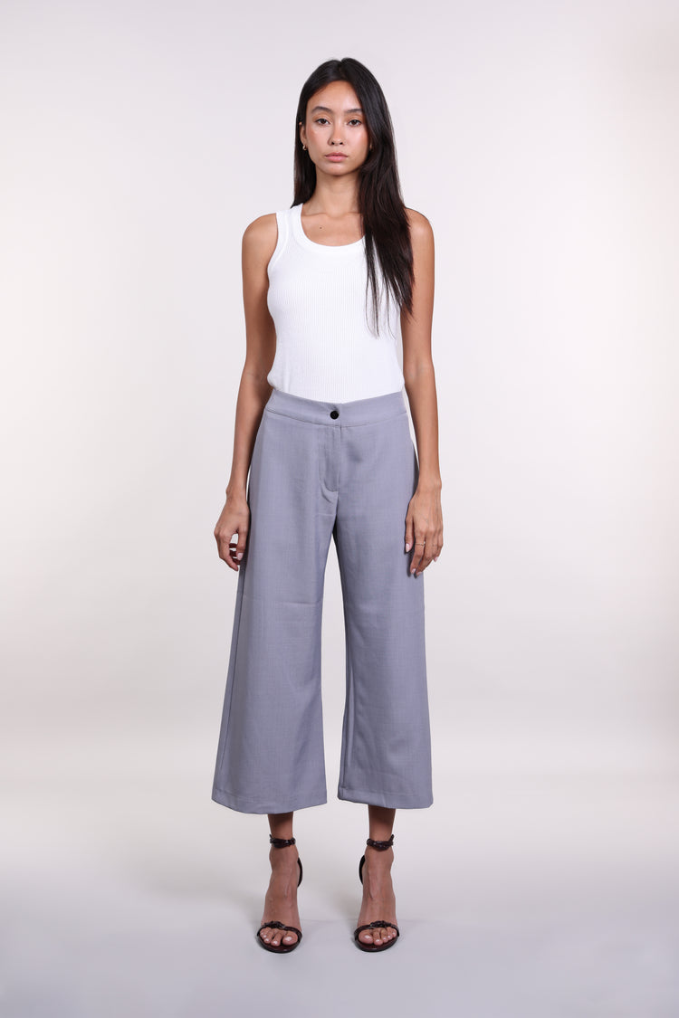 GREY CAPRI PANTS