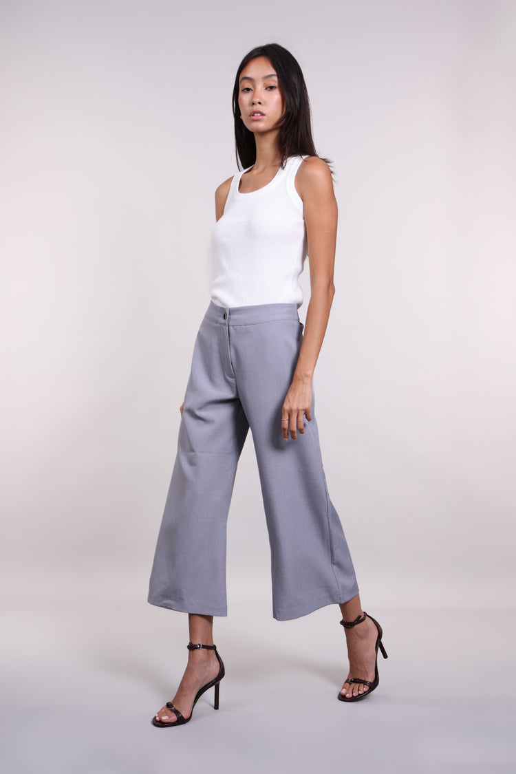 GREY CAPRI PANTS