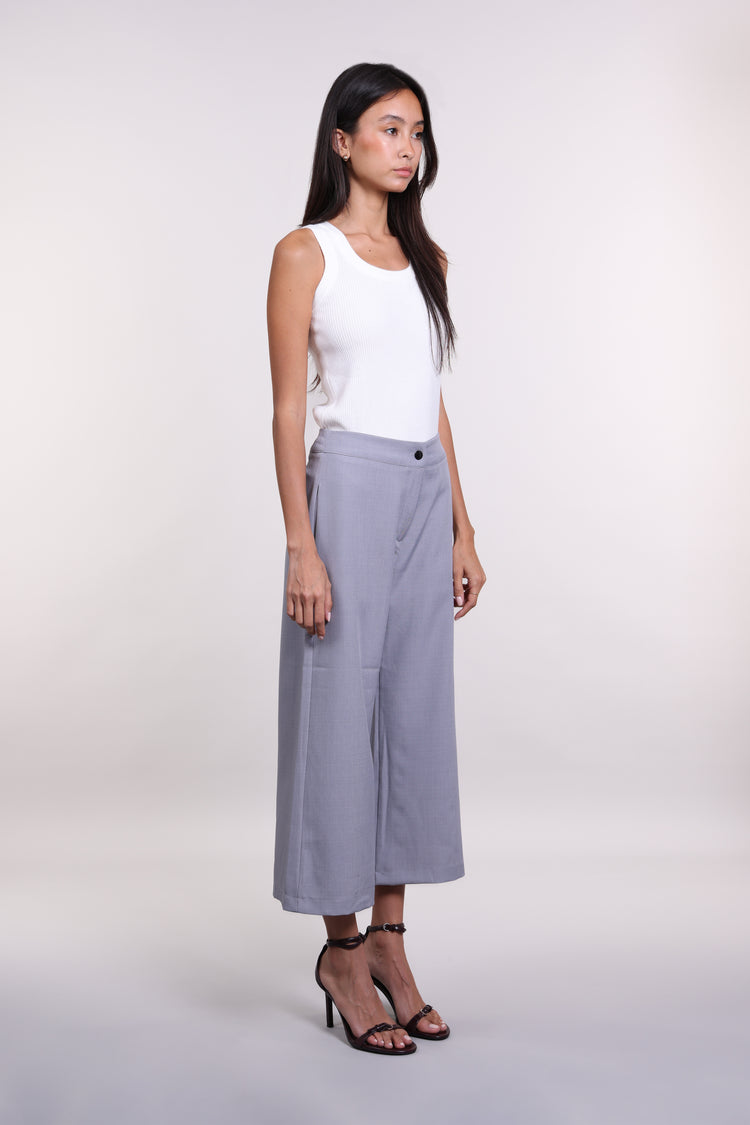 GREY CAPRI PANTS